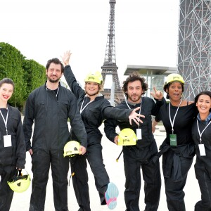 France Pierron, Dorcas Coppin, Monsieur Poulpe, Mary Patrux, Malia Metella et Karima Charni participent à l'animation "Smash Perrier" dans la cadre des Internationaux de France de Roland-Garros 2019. En lien avec le tournoi de Roland Garros, Perrier installe une tyrolienne sur la Tour Eiffel du 5 au 11 juin. Le Smash Perrier, c'est s'élancer depuis le deuxième étage de la Tour Eiffel et atterrir à Ecole Militaire une minute plus tard, en tyrolienne ! Comme un smash au tennis en somme, avec une vitesse moyenne de 90 km/h. Paris, le 29 mai 2019. © Ramsamy Veeren/Bestimage