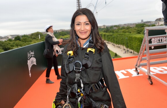 Karima Charni participe à l'animation "Smash Perrier" dans la cadre des Internationaux de France de Roland-Garros 2019. En lien avec le tournoi de Roland Garros, Perrier installe une tyrolienne sur la Tour Eiffel du 5 au 11 juin. Le Smash Perrier, c'est s'élancer depuis le deuxième étage de la Tour Eiffel et atterrir à Ecole Militaire une minute plus tard, en tyrolienne ! Comme un smash au tennis en somme, avec une vitesse moyenne de 90 km/h. Paris, le 29 mai 2019. © Ramsamy Veeren/Bestimage