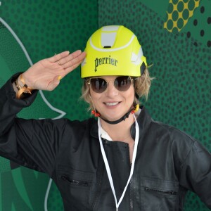 France Pierron participe à l'animation "Smash Perrier" dans la cadre des Internationaux de France de Roland-Garros 2019. En lien avec le tournoi de Roland Garros, Perrier installe une tyrolienne sur la Tour Eiffel du 5 au 11 juin. Le Smash Perrier, c'est s'élancer depuis le deuxième étage de la Tour Eiffel et atterrir à Ecole Militaire une minute plus tard, en tyrolienne ! Comme un smash au tennis en somme, avec une vitesse moyenne de 90 km/h. Paris, le 29 mai 2019. © Ramsamy Veeren/Bestimage