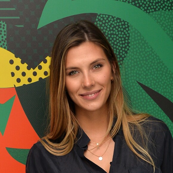Camille Cerf (Miss France 2015) participe à l'animation "Smash Perrier" dans la cadre des Internationaux de France de Roland-Garros 2019. En lien avec le tournoi de Roland Garros, Perrier installe une tyrolienne sur la Tour Eiffel du 5 au 11 juin. Le Smash Perrier, c'est s'élancer depuis le deuxième étage de la Tour Eiffel et atterrir à Ecole Militaire une minute plus tard, en tyrolienne ! Comme un smash au tennis en somme, avec une vitesse moyenne de 90 km/h. Paris, le 29 mai 2019. © Ramsamy Veeren/Bestimage