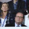 François Hollande et Julie Gayet assistent au dernier match amical des Bleues avant la Coupe du monde féminine de football. Ce match opposait la France à la Chine, à Créteil le 31 mai 2019. La France a remporté le match sur le score de 2 buts à 1. © Michael Baucher/Panoramic/Bestimage