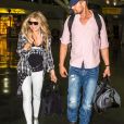 La chanteuse Fergie et son mari Josh Duhamel arrivent à l'aéroport de JFK à New York, le 9 juin 2014.
