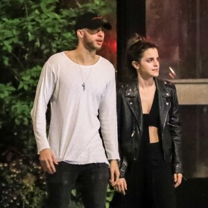 Exclusif - Emma Watson et Cole Cook (frère d'Alicia Keys) quittent le restaurant "The Spotted Pig" à New York, le 21 mai 2019.