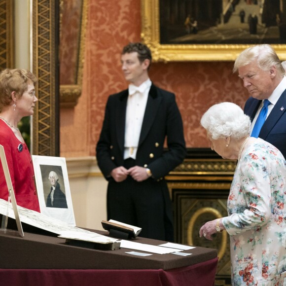 Donald Trump avec la reine Elizabeth II dans la Picture Gallery au palais de Buckingham à Londres le 3 juin 2019