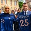 La première dame Brigitte Macron, le président Emmanuel Macron - Le président de la République et sa femme au Centre national de Football de Clairefontaine pour déjeuner avec l'équipe de France féminine le 4 juin 2019. © Pierre Perusseau / Bestimage