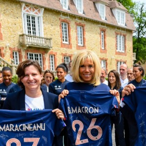 Amandine Henry , Roxana Maracineanu, ministre des sports, La première dame Brigitte Macron, le président Emmanuel Macron, Noël Le Graët, président de la FFF - Le président de la République et sa femme au Centre national de Football de Clairefontaine pour déjeuner avec l'équipe de France féminine le 4 juin 2019. © Pierre Perusseau / Bestimage