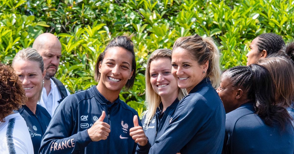 La République De Sarah Sarah Bouhaddi - Le président de la République et sa femme au Centre