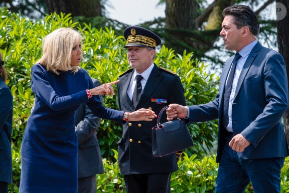 La première dame Brigitte Macron - Le président de la République et sa femme au Centre national de Football de Clairefontaine pour déjeuner avec l'équipe de France féminine le 4 juin 2019. © Pierre Perusseau / Bestimage