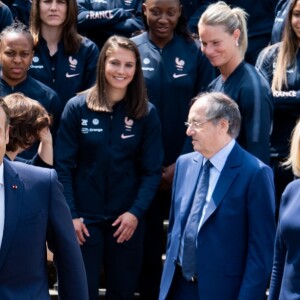 Le président Emmanuel Macron, la première dame Brigitte Macron, Noël Le Graët, président de la FFF - Le président de la République et sa femme au Centre national de Football de Clairefontaine pour déjeuner avec l'équipe de France féminine le 4 juin 2019. © Pierre Perusseau / Bestimage