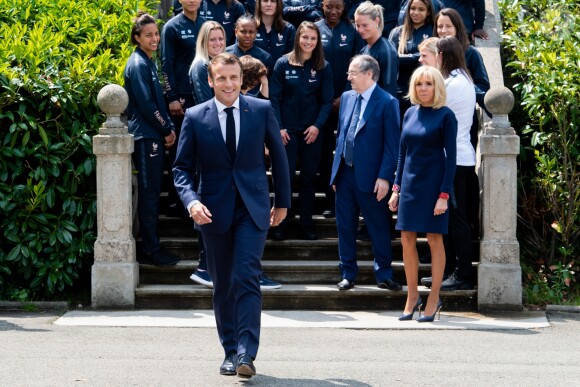 Le président Emmanuel Macron, la première dame Brigitte Macron, Noël Le Graët, président de la FFF - Le président de la République et sa femme au Centre national de Football de Clairefontaine pour déjeuner avec l'équipe de France féminine le 4 juin 2019. © Pierre Perusseau / Bestimage