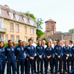 Le président Emmanuel Macron, Noël Le Graët, président de la FFF, Corinne Diacre, entraineure - Le président de la République et sa femme au Centre national de Football de Clairefontaine pour déjeuner avec l'équipe de France féminine le 4 juin 2019. © Pierre Perusseau / Bestimage