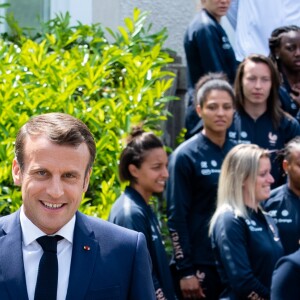 Le président Emmanuel Macron - Le président de la République et sa femme au Centre national de Football de Clairefontaine pour déjeuner avec l'équipe de France féminine le 4 juin 2019. © Pierre Perusseau / Bestimage
