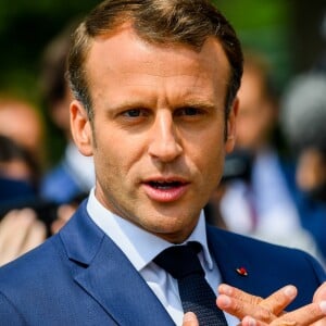 Le président Emmanuel Macron - Le président de la République et sa femme au Centre national de Football de Clairefontaine pour déjeuner avec l'équipe de France féminine le 4 juin 2019. © Pierre Perusseau / Bestimage