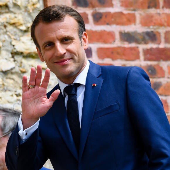 Le président Emmanuel Macron - Le président de la République et sa femme au Centre national de Football de Clairefontaine pour déjeuner avec l'équipe de France féminine le 4 juin 2019. © Pierre Perusseau / Bestimage