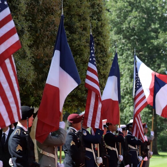 Les premières dames Brigitte Macron et Melania Trump lors de la cérémonie franco - américaine au cimetière américain de Colleville sur Mer le 6 juin 2019 dans le cadre du 75ème anniversaire du débarquement. © Stéphane Lemouton / Bestimage