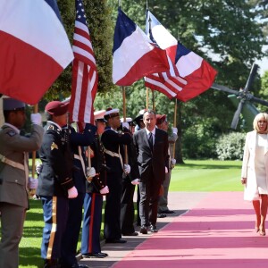 Les premières dames Brigitte Macron et Melania Trump lors de la cérémonie franco - américaine au cimetière américain de Colleville sur Mer le 6 juin 2019 dans le cadre du 75ème anniversaire du débarquement. © Stéphane Lemouton / Bestimage