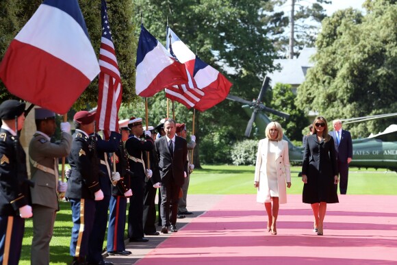 Les premières dames Brigitte Macron et Melania Trump lors de la cérémonie franco - américaine au cimetière américain de Colleville sur Mer le 6 juin 2019 dans le cadre du 75ème anniversaire du débarquement. © Stéphane Lemouton / Bestimage