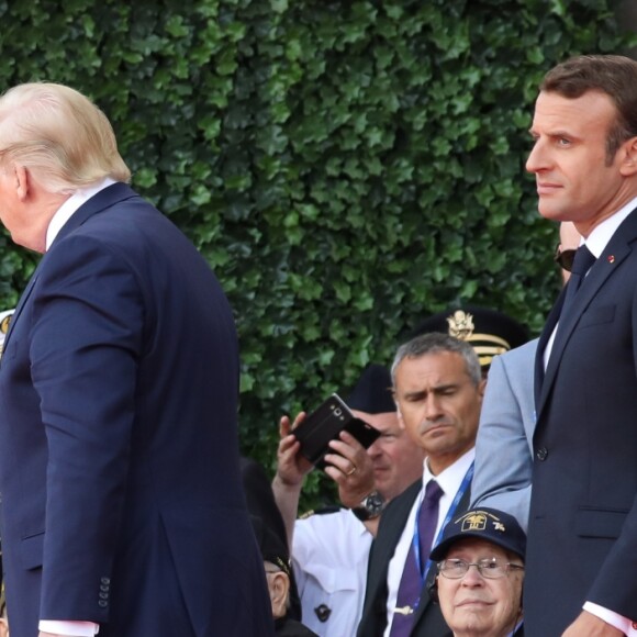 Le président Donald Trump, le président Emmanuel Macron, Brigitte Macron lors de la cérémonie franco - américaine au cimetière américain de Colleville sur Mer le 6 juin 2019 dans le cadre du 75ème anniversaire du débarquement. © Stéphane Lemouton / Bestimage