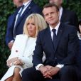 Le président Emmanuel Macron et sa femme Brigitte lors de la cérémonie franco - américaine au cimetière américain de Colleville sur Mer le 6 juin 2019 dans le cadre du 75ème anniversaire du débarquement. © Stéphane Lemouton / Bestimage