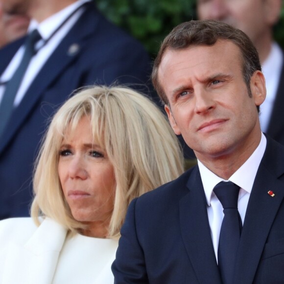 Le président Emmanuel Macron et sa femme Brigitte lors de la cérémonie franco - américaine au cimetière américain de Colleville sur Mer le 6 juin 2019 dans le cadre du 75ème anniversaire du débarquement. © Stéphane Lemouton / Bestimage
