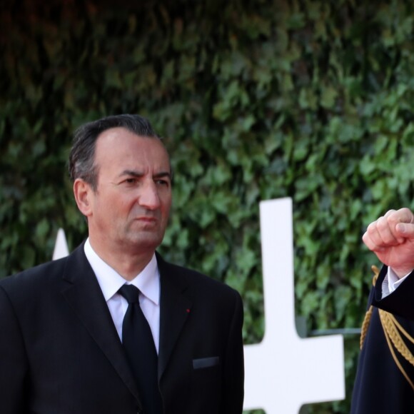 José Pietroboni, chef du protocole, le président Donald Trump, Brigitte Macron lors de la cérémonie franco - américaine au cimetière américain de Colleville sur Mer le 6 juin 2019 dans le cadre du 75ème anniversaire du débarquement. © Stéphane Lemouton / Bestimage
