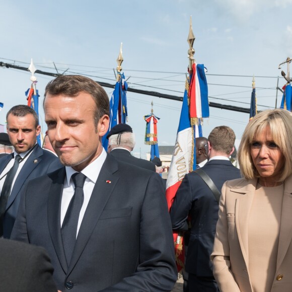 Le président Emmanuel Macron, la première dame Brigitte Macron lors de l'hommage aux 177 commandos Kieffer lors du 75ème anniversaire du débarquement à Colleville-Montgomery le 6 juin 2019. © Jacques Witt / Pool / Bestimage