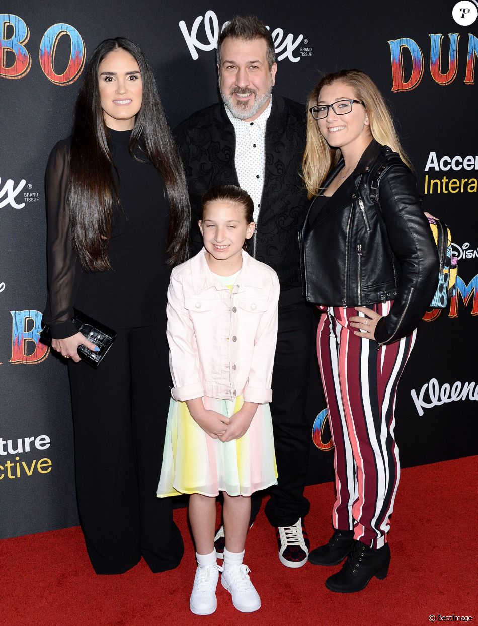 Joey Fatone avec sa petiteamie Izabel et ses enfants Briahna Joely