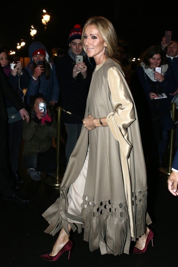 Céline Dion sort de l'hôtel de Crillon à Paris en marge des défilés de la fashion week Haute-Couture printemps-été 2019 le 23 janvier 2019.