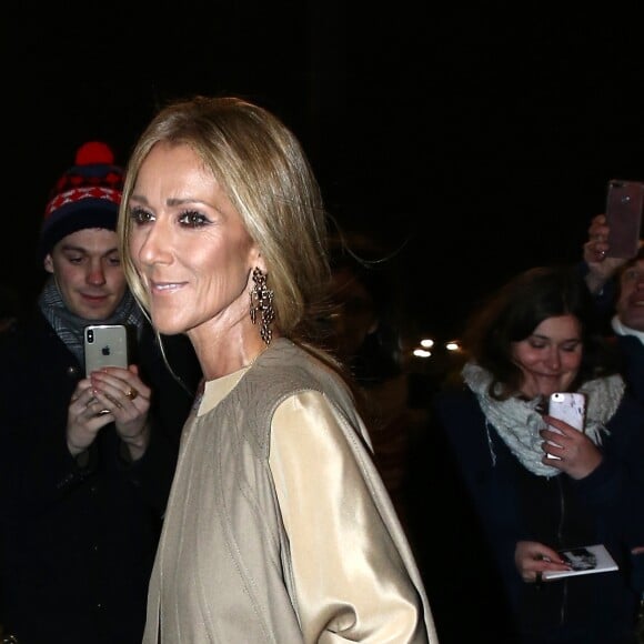 Céline Dion sort de l'hôtel de Crillon à Paris en marge des défilés de la fashion week Haute-Couture printemps-été 2019 le 23 janvier 2019.