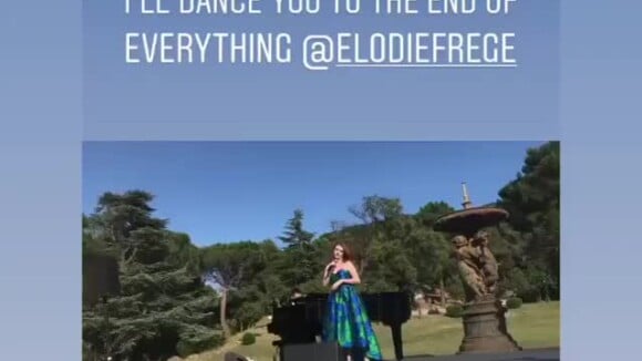 Elodie Frégé, accompagnée au piano par Michal, a chanté Dance Me to the End of Love de Leonard Cohen lors du mariage de François-Xavier Demaison et Anaïs Tihay le 7 juin 2019 au château de Valmy dans les Pyrénées-Orientales.