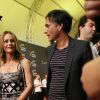 Vanessa Paradis et son compagnon Samuel Benchetrit (costume Dior et chaussures Nike) posent ensemble lors de la première du film "Chien" au 70e festival du film de "Locarno" le 7 août 2017.
