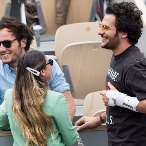 Vianney salué par Amir Haddad et sa femme Lital dans les tribunes lors de la finale messieurs des internationaux de France de tennis de Roland Garros 2019 à Paris le 9 juin 2019. © Jacovides-Moreau/Bestimage  