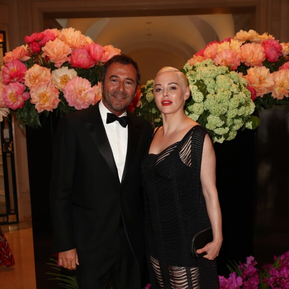 Exclusif - Bernard Montiel et Rose McGowan (Global Gift "Women Empowerment" Award) au cocktail de la 10ème édition du "Global Gift Gala" à l'hôtel Four Seasons George V à Paris, le 3 juin 2019. © Cyril Moreau/Global Gift Foundation/Bestimage