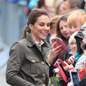 Kate Middleton, duchesse de Cambridge, à la rencontre du public à Keswick dans le comté de Cumbria dans le nord de l'Angleterre, le 11 juin 2019.