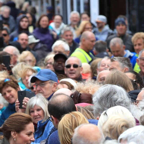 Kate Middleton, duchesse de Cambridge, à la rencontre du public à Keswick dans le comté de Cumbria dans le nord de l'Angleterre, le 11 juin 2019.