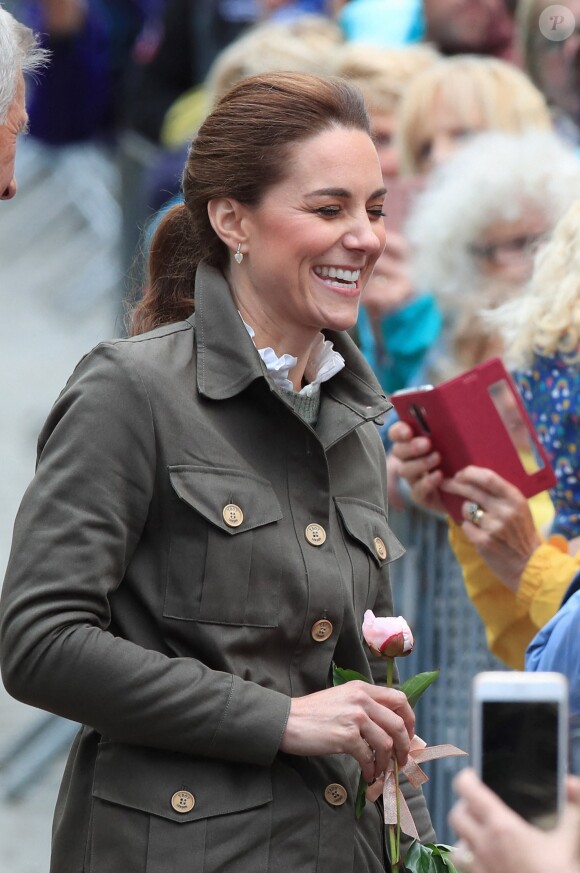 Kate Middleton, duchesse de Cambridge, à la rencontre du public à Keswick dans le comté de Cumbria dans le nord de l'Angleterre, le 11 juin 2019.