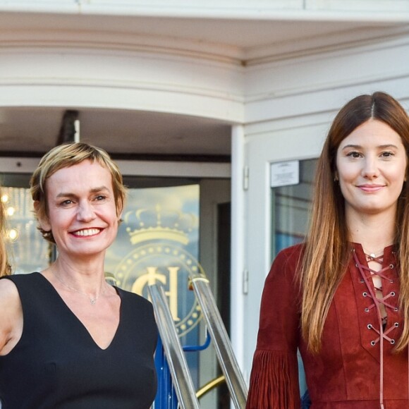 Laetitia Dosch, Lou De Laäge, Sandrine Bonnaire, Alice Pol, Danièle Thompson et Naidra Ayadi lors de l'ouverture de la 33ème édition du festival du film romantique de Cabourg, France, le 13 juin 2019. © Giancarlo Gorassini/Bestimage