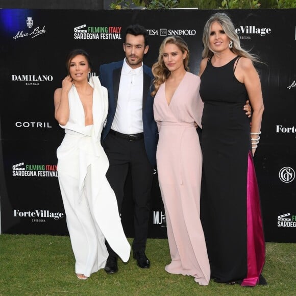 Eva Longoria, Lola Ponce, Tiziana Rocca, Aaron Diaz lors de la soirée d'ouverture du festival "Filming Italy Sardegna" au Forte Village Resort à Cagliari, Sardaigne, Italie, le 13 juin 2019.