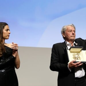 Alain Delon (avec un badge Paris Match d'une ancienne couverture du magazine titrant "Alain Delon, mes deux amours, Rosalie et Anouchka) et sa fille Anouchka (Robe Elie Saab) - Remise de la Palme d'Honneur à Alain Delon lors du 72ème Festival International du Film de Cannes. On may 19th 2019 © Jacovides-Moreau / Bestimage