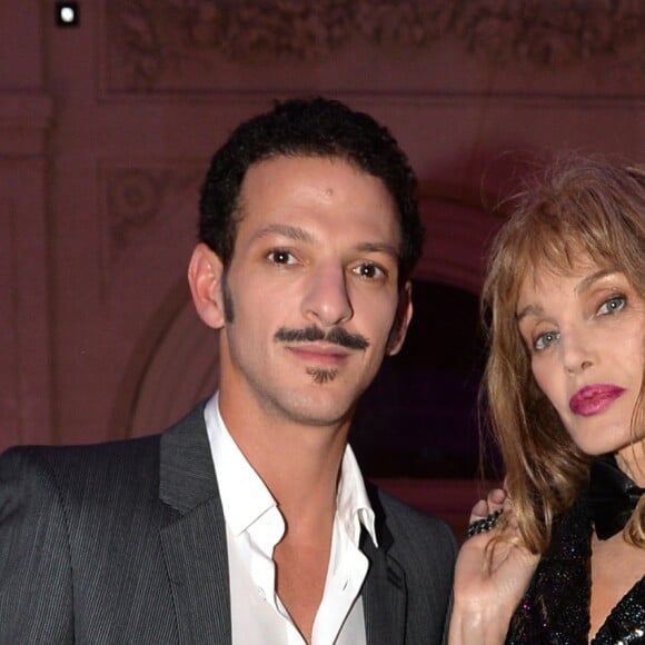 Vincent Dedienne et Arielle Dombasle - Soirée de présentation du nouveau parfum "Wanted Girl" d'Azzaro à l'hôtel Salomon de Rothschild à Paris, le 29 mars 2019. © Veeren/Bestimage