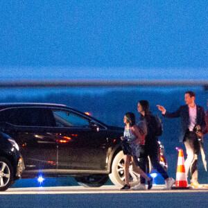 L'ancien président des Etats-Unis Barack Obama arrive en famille à l'aéroport de Avignon le 14 juin 2019.