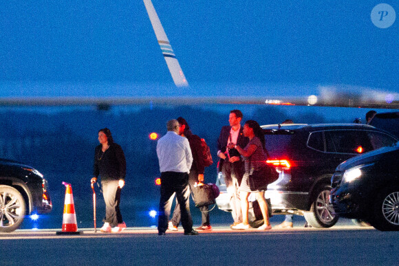 L'ancien président des Etats-Unis Barack Obama arrive en famille à l'aéroport de Avignon le 14 juin 2019.