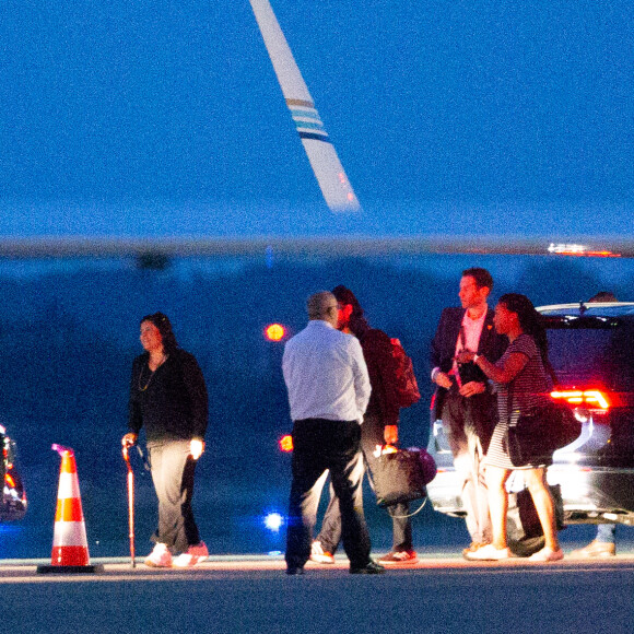 L'ancien président des Etats-Unis Barack Obama arrive en famille à l'aéroport de Avignon le 14 juin 2019.