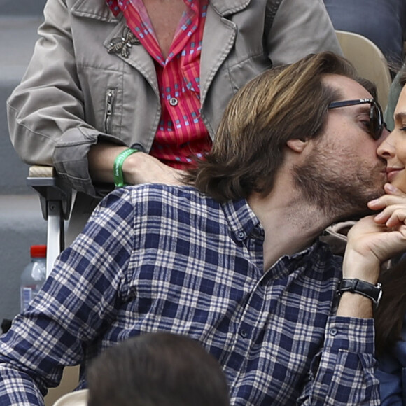 Ophélie Meunier (enceinte) et son mari Mathieu Vergne - Célébrités dans les tribunes des internationaux de France de tennis de Roland Garros à Paris, France, le 8 juin 2019. © Gwendoline Le Goff / Panoramic /Bestimage