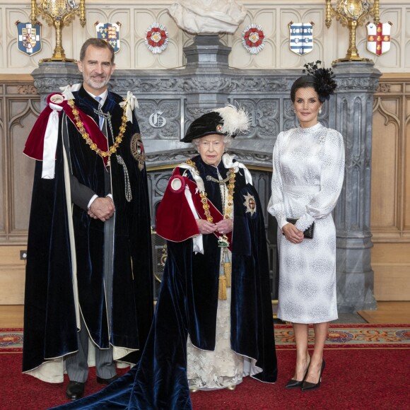 Le roi Felipe VI d'Espagne et la reine Letizia avec la reine Elizabeth II le 17 juin 2019 au château de Windsor lors des cérémonies de l'ordre de la Jarretière, qui compte le roi Felipe VI d'Espagne et le roi Willem-Alexander des Pays-Bas comme nouveaux chevaliers "étrangers" (surnuméraires).