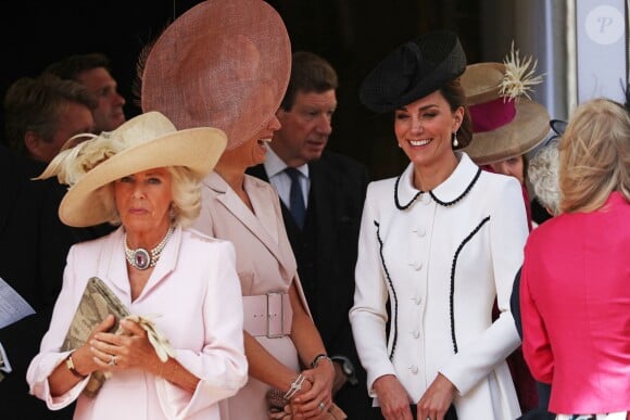La reine Maxima des Pays-Bas et la duchesse Catherine de Cambridge (et, devant elles, Camilla, duchesse de Cornouailles) le 17 juin 2019 au château de Windsor lors des cérémonies de l'ordre de la Jarretière, qui compte le roi Felipe VI d'Espagne et le roi Willem-Alexander des Pays-Bas comme nouveaux chevaliers "étrangers" (surnuméraires).