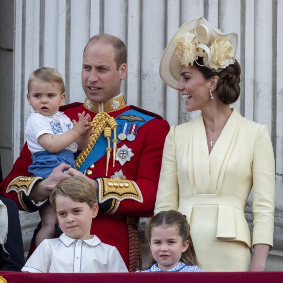 Le prince William, duc de Cambridge, et Catherine (Kate) Middleton, duchesse de Cambridge, le prince George de Cambridge la princesse Charlotte de Cambridge, le prince Louis de Cambridge - La famille royale au balcon du palais de Buckingham lors de la parade Trooping the Colour 2019, célébrant le 93ème anniversaire de la reine Elisabeth II, Londres, le 8 juin 2019.