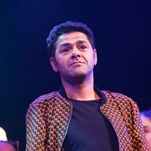 Jamel Debbouze - Finale du Trophée d'Impro Culture & Diversité, au Théâtre de la Madeleine Paris le 27 mai 2019. Le Trophée d'Impro Culture & Diversité a été créé à l'initiative de Marc Ladreit de Lacharrière, Président de la Fondation Cutlure & Diversité et de J.Debbouze, il y a 9 ans avec la Compagnie Déclic Théâtre. 65 collèges, en majorité en éducation prioritaire ou en zone rurale mais permettant aussi la mixité sociale, des 16 territoires d'Ardèche, Bordeaux, Brest, Chenôve, Grasse, les Hauts-de-France, Limoges, Lyon, la Meurthe-et-Moselle, Paris, Rennes, Rochefort, la Savoie, Toulouse, Trappes et le Vaucluse participent à ce trophée national de matchs d'improvisation théâtrale. L'improvisation est un véritable outil d'épanouissement personnel et de vivre-ensemble, de développement de la maîtrise de la langue et de la culture générale, de respect de l'autre. Les collégiens de Vaucluse ont remporté la finale. Plus de 500 personnes ont assisté à ce spectacle qui met en lumière la pratique de l'improvisation théâtrale dans le cadre de l'éducation artistique et culturelle. Les jeunes ont pu rivaliser d'imagination et d'éloquence et faire jouer l'esprit d'équipe, afin de remporter les suffrages du public. Le Trophée d'Impro Culture & Diversité s'associe à l'opération Dis-moi dix mots, opération de sensibilisation à la langue française organisée par le ministère de la Culture. Le groupe ID Logistics, leader européen de la logistique contractuelle, soutient le Trophée d'Impro. © Coadic Guirec / Bestimage