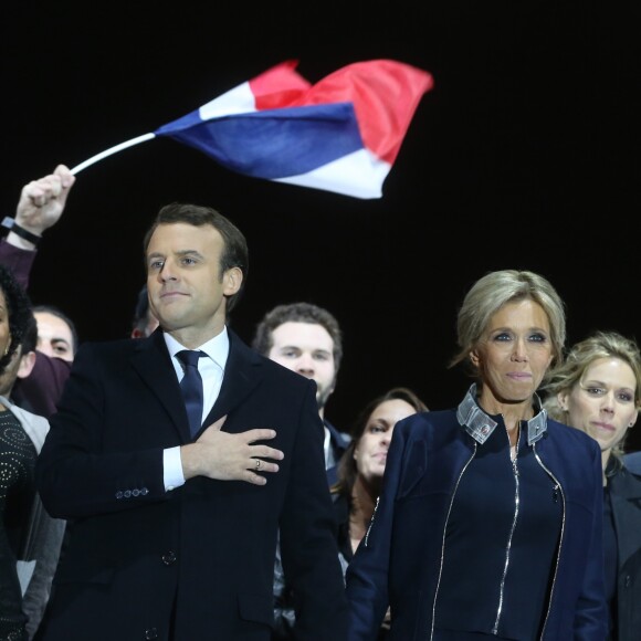 Emmanuel Macron avec sa femme Brigitte Macron (Trogneux), sa fille Tiphaine Auzière - Le président-élu, Emmanuel Macron, prononce son discours devant la pyramide au musée du Louvre à Paris, après sa victoire lors du deuxième tour de l'élection présidentielle le 7 mai 2017.