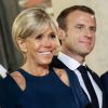 Le président de la République française Emmanuel Macron et sa femme la Première Dame Brigitte Macron (Trogneux) - Le président de la République française et sa femme la Première Dame reçoivent le président de la République de Corée du Sud et sa femme pour un diner d'Etat au palais de l'Elysée à Paris, France, le 15 octobre 2018. © Stéphane Lemouton/Bestimage